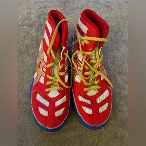 ASICS youth wrestling shoes like new , excellent condition